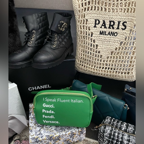 DEVON🌟Green “I Speak Fluent Italian” Bum Bag w/ Gold Hardware 🌟NWT - Picture 2 of 7